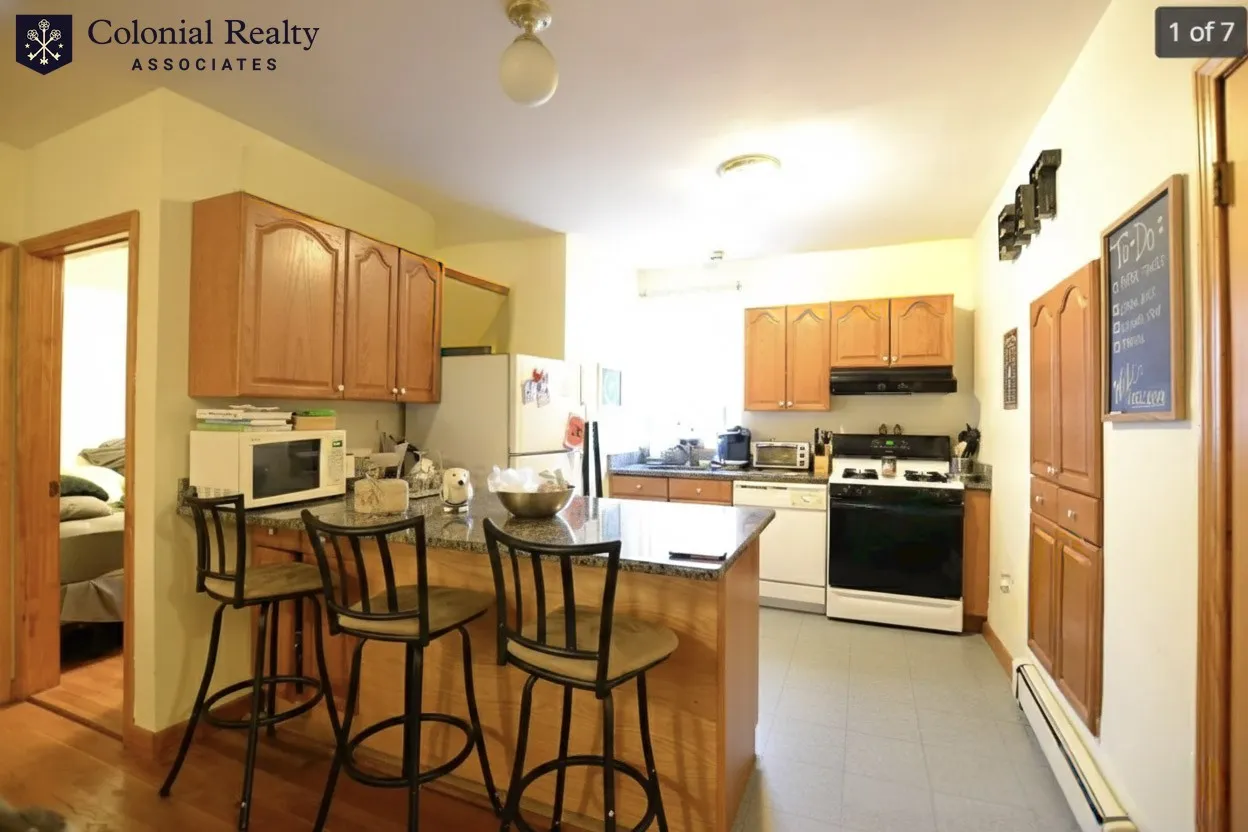 551 Washington St, Oak Square