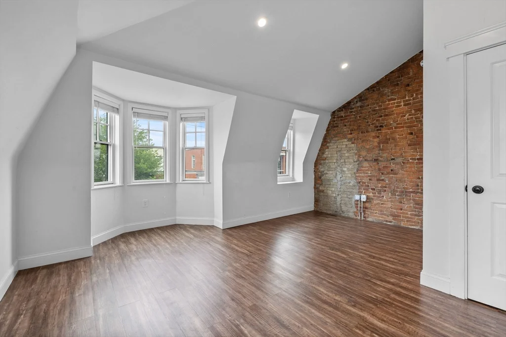 103-105 Broadway, Chelsea