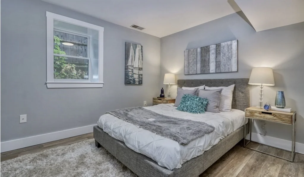 15 W Bellflower, Dorchester