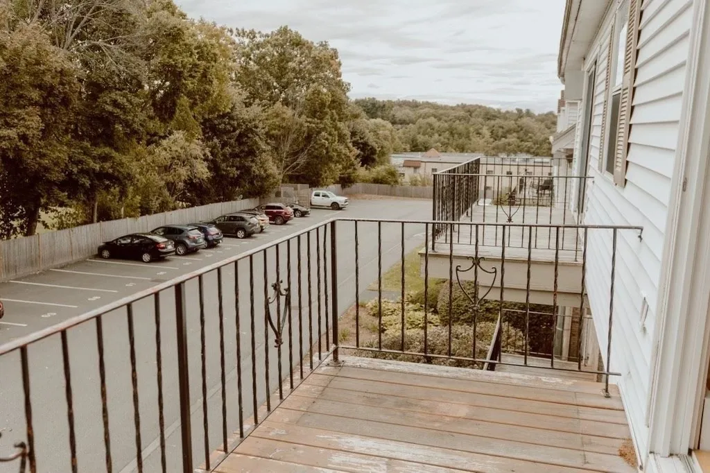 16 Williamsburg Ct, Shrewsbury