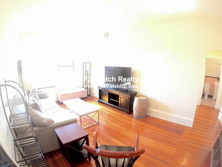 1463 Beacon St, Griggs Park