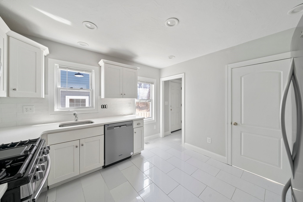 35 Phillips Ave, Stoughton