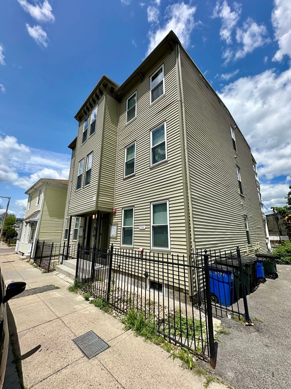 39 W Walnut Park, Roxbury