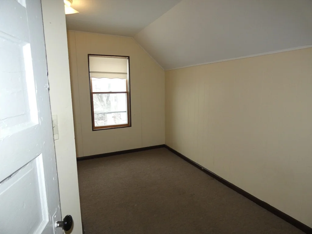 58 Monument St, Medford