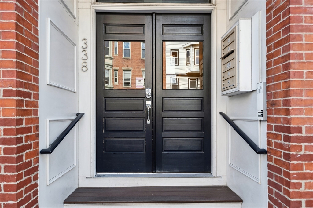 338 Meridian St, East Boston