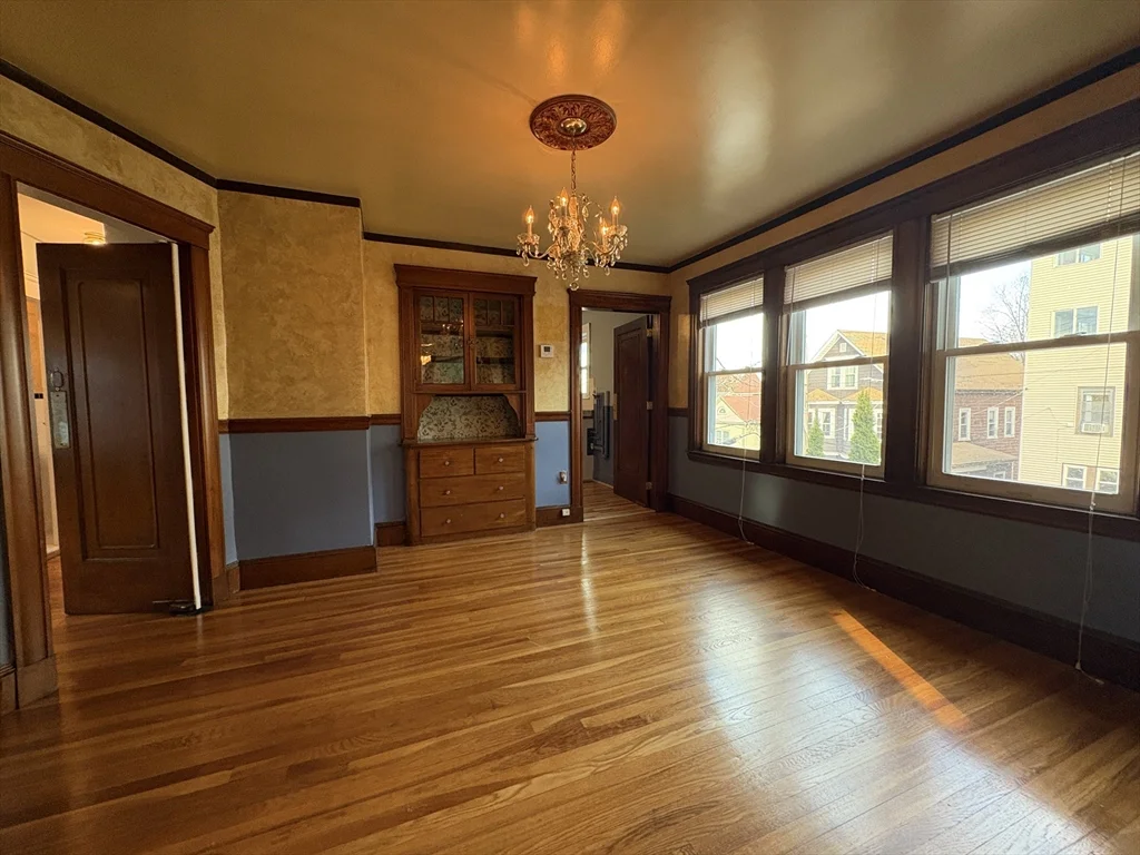 157 Hillside St, Mission Hill