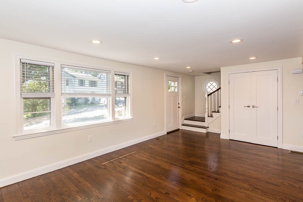 77 Rock Glen Rd, Medford