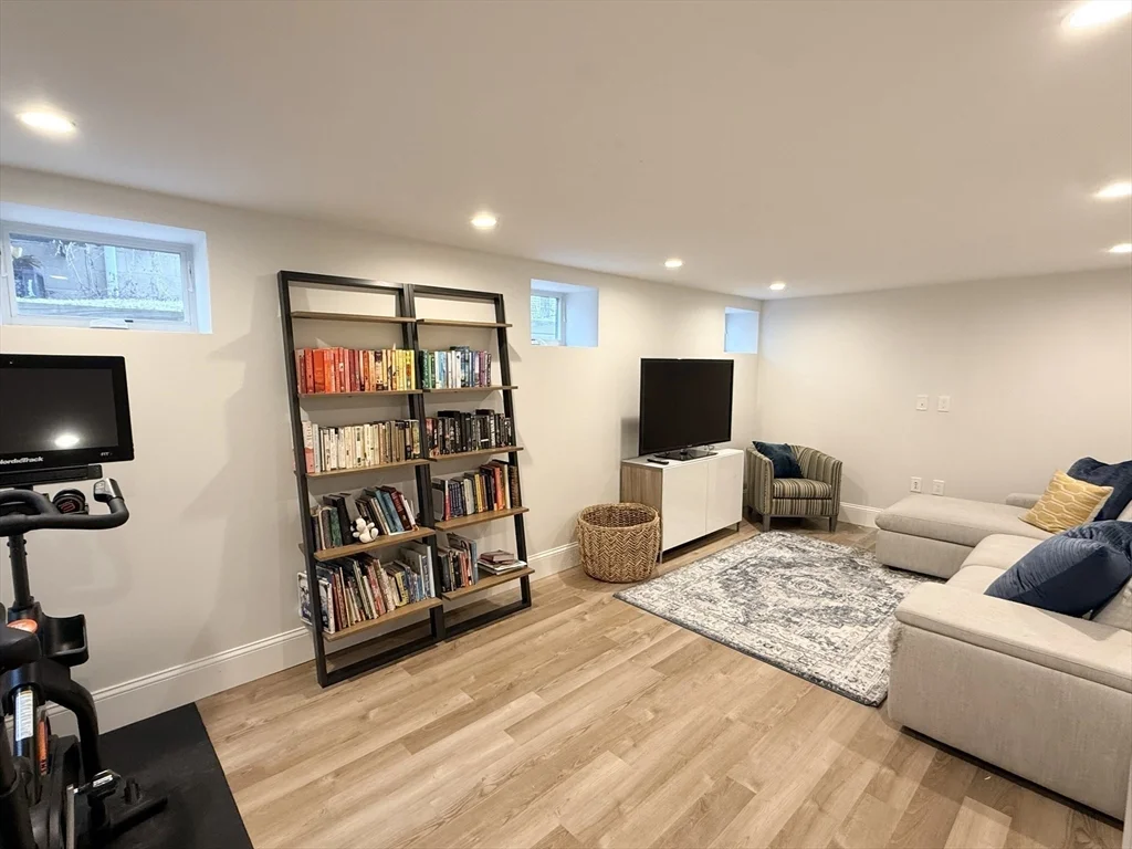 10 Ware St, Teele Square