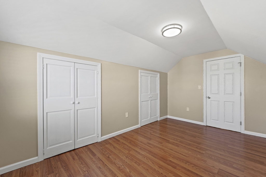 4 Champlain Rd, Salem