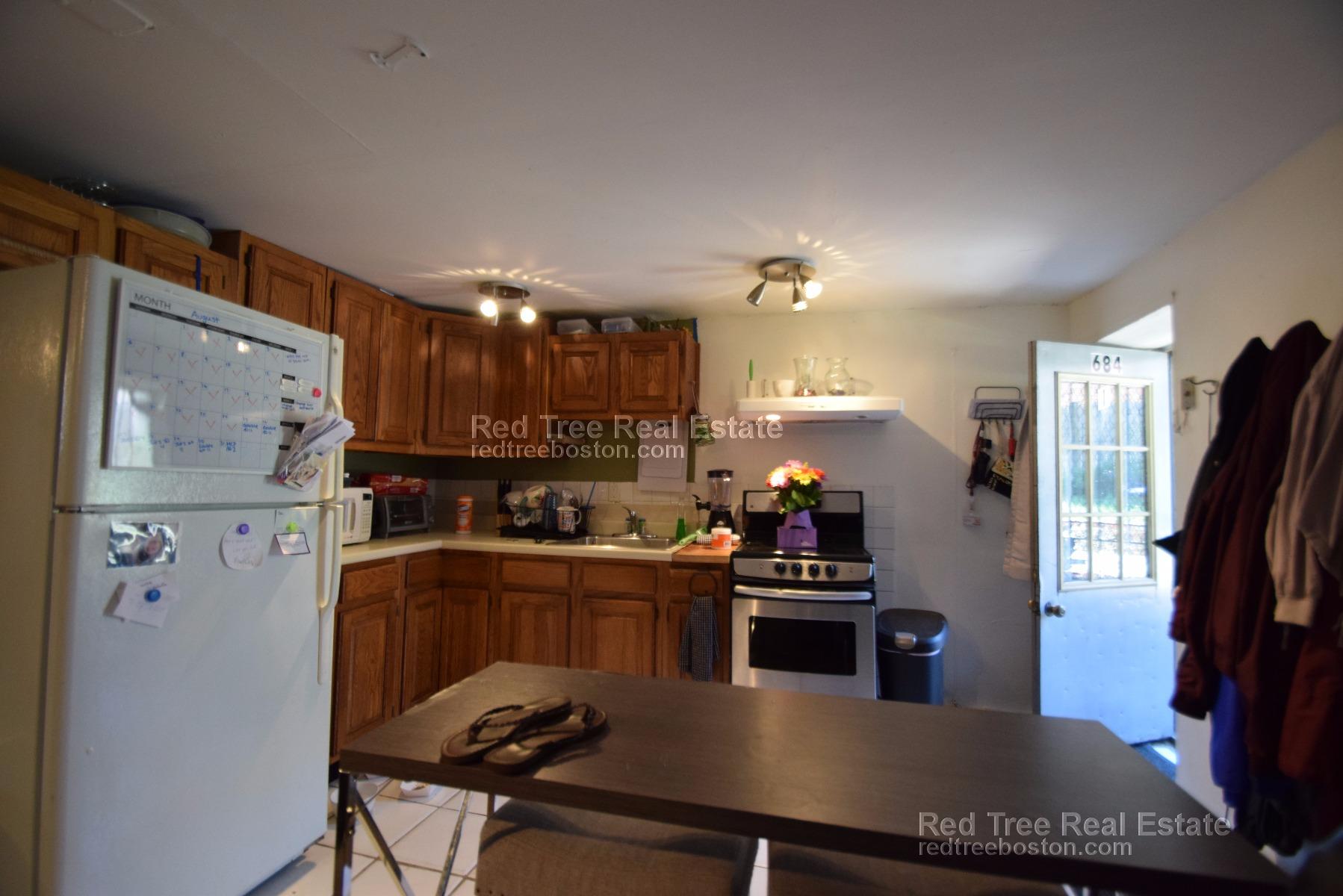 684 Parker St, Mission Hill