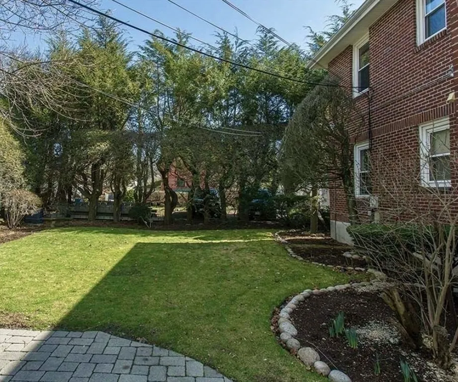 569 Commonwealth Ave, Newton