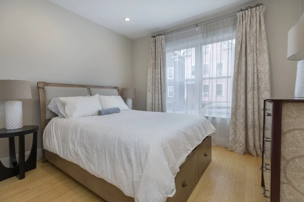 3 Leeds St, South Boston