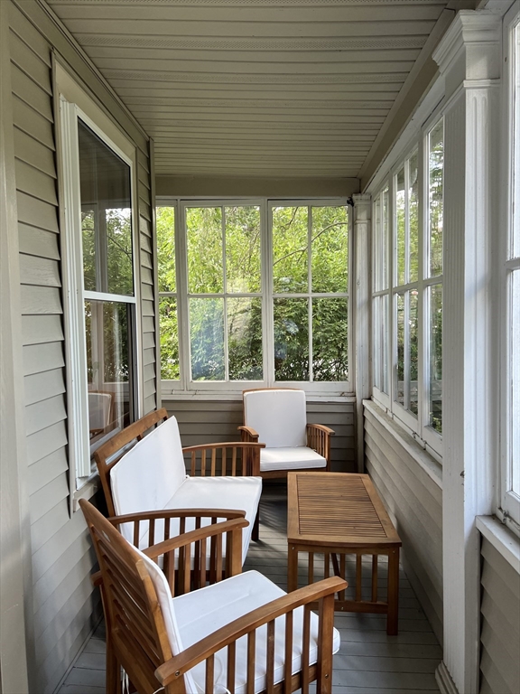 52 Mount Vernon St, Arlington Heights