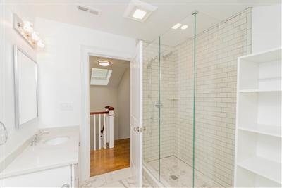 124 Columbia St, The Port