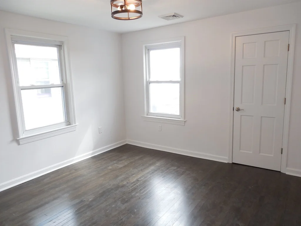 96 Walnut St, Mount Auburn