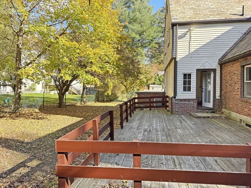 280 Quinobequin Rd, Waban