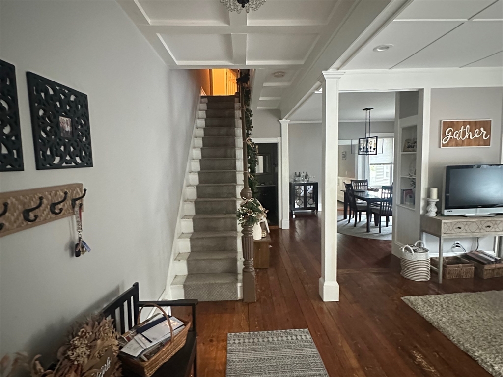 33 Garfield Ave, Woburn