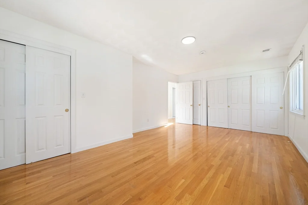 28 Mansfield Rd, Wellesley