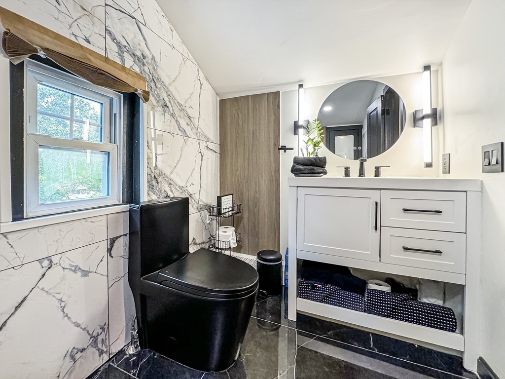 8 Greenhalge St, Medford