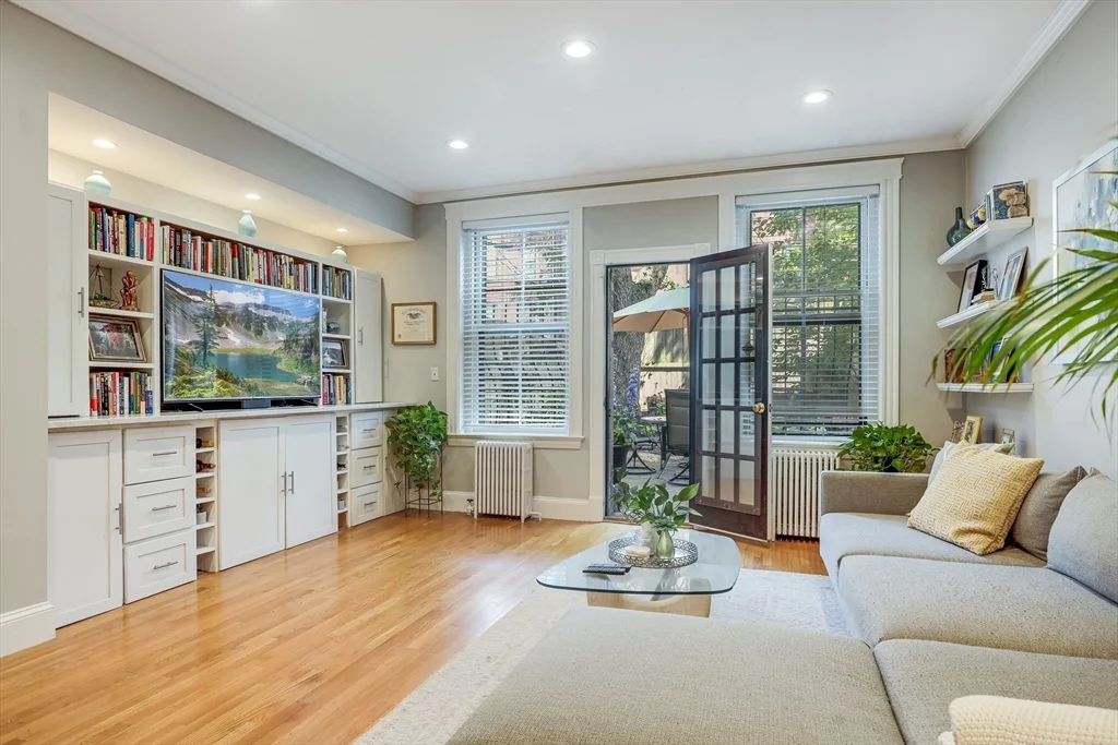 381 Marlborough St, Back Bay