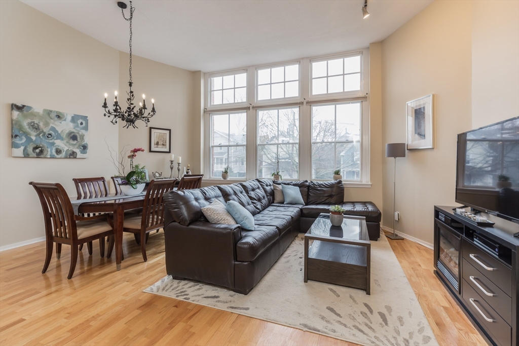 51 Pettee St, Newton Upper Falls