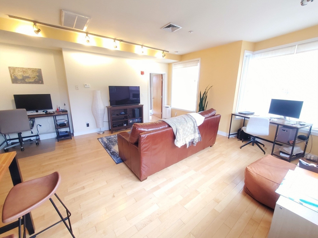 24 Bay State Rd, West Cambridge