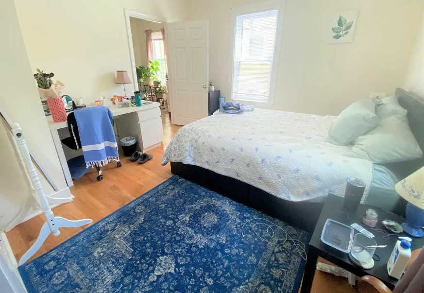 128 Cedar St, Powder House Square