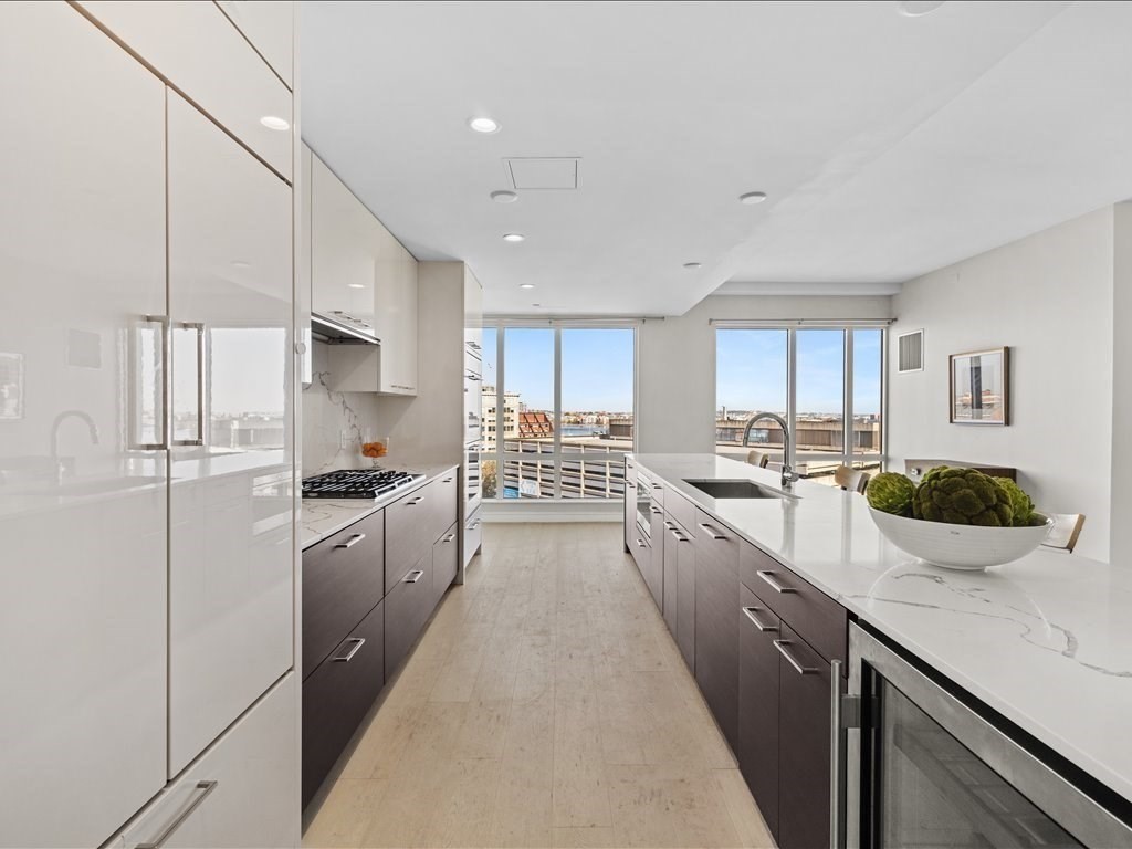 110 Broad St, Waterfront