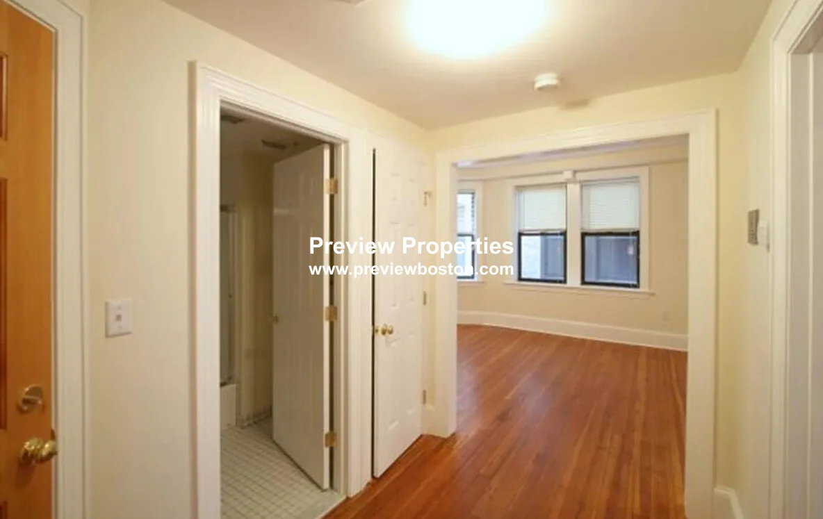 881 Massachusetts Ave, Mid Cambridge