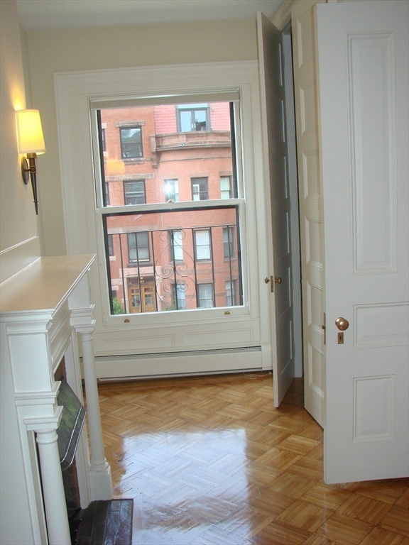 404 Marlborough St, Back Bay