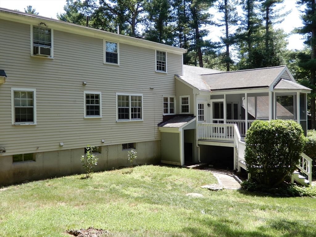 9 Fleetwood Dr, Norfolk