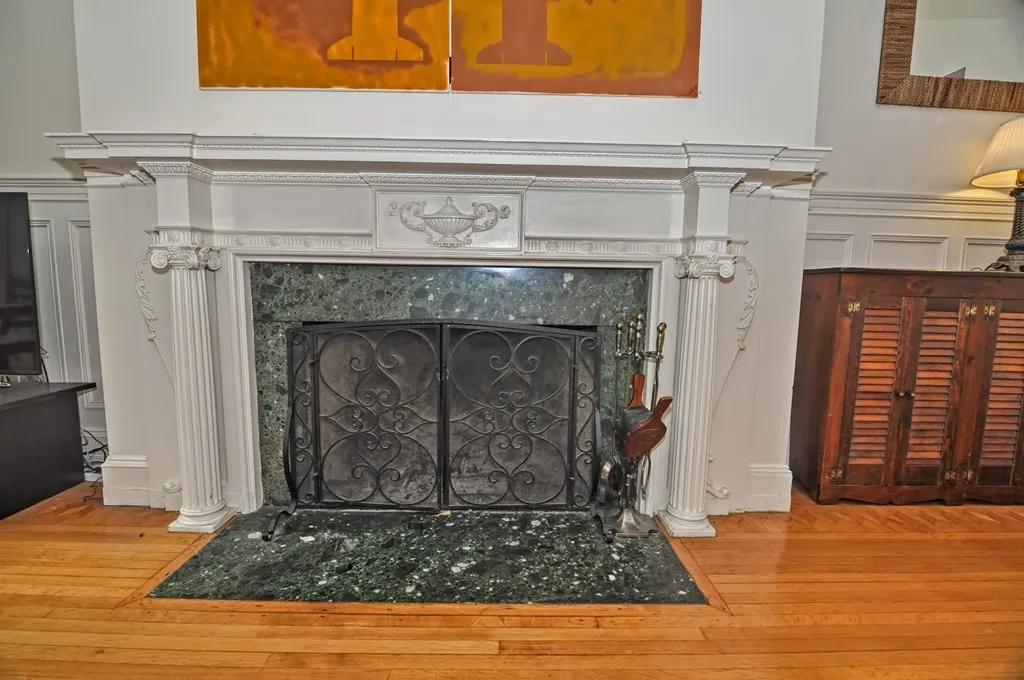 327 Commonwealth Ave, Back Bay