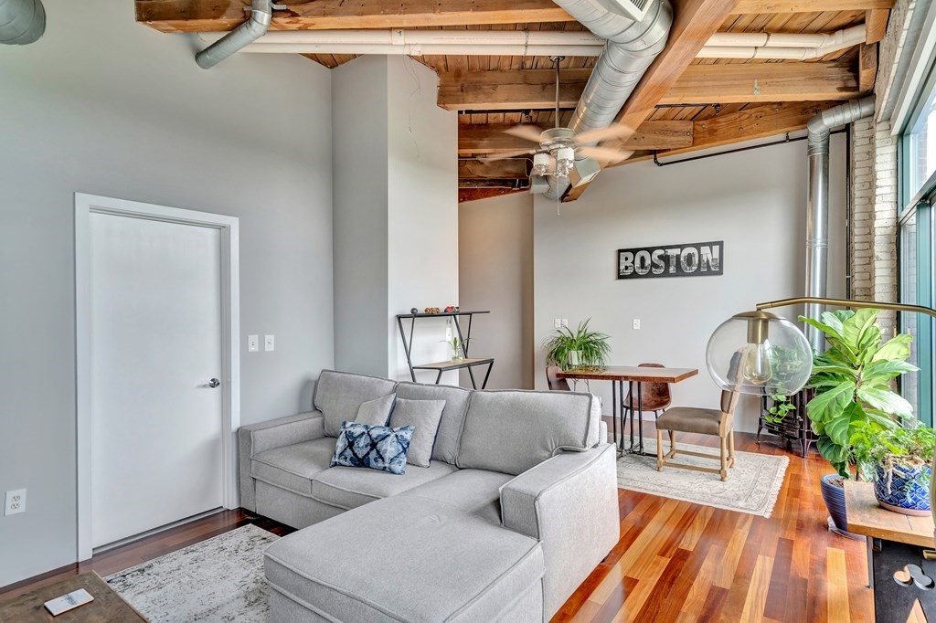 43 Charlton, Everett