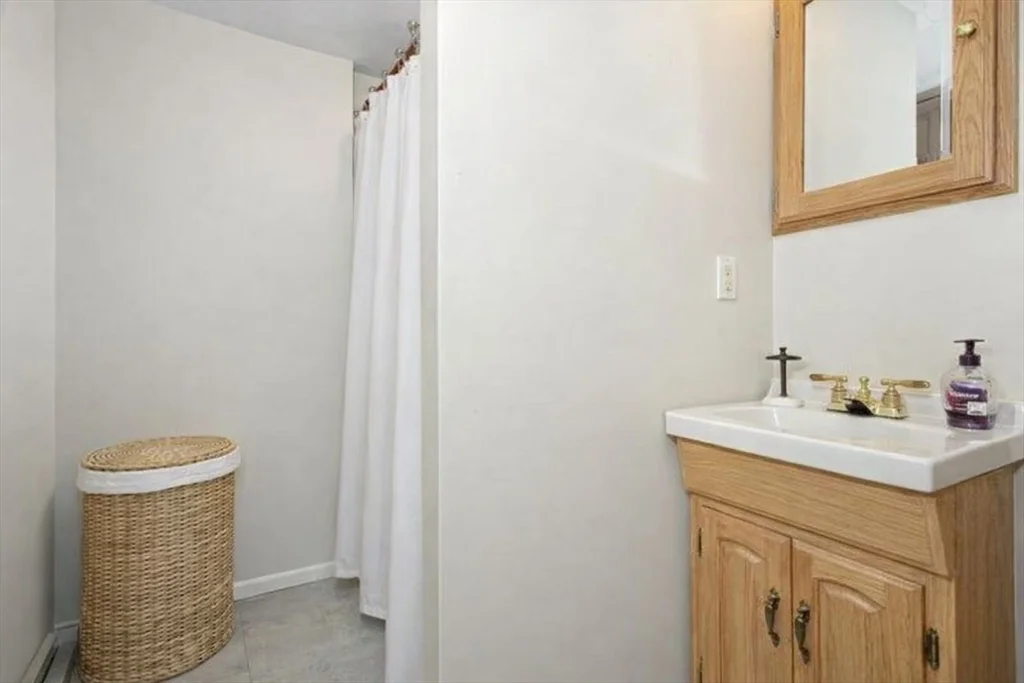 198 Cohasset St, Worcester