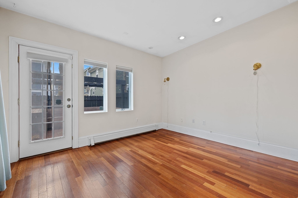 31 Millmont St, Roxbury