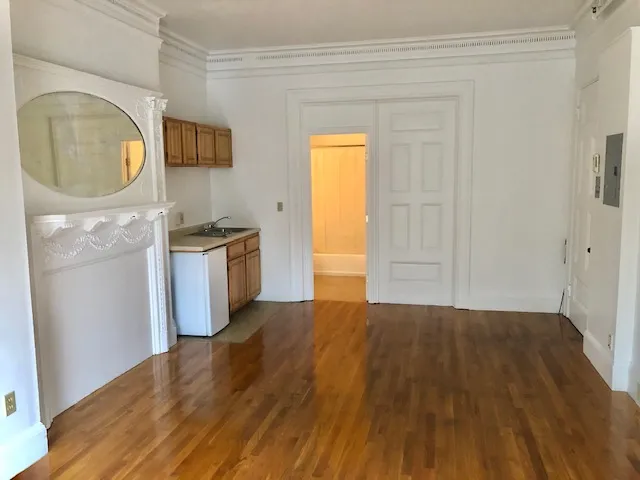 1061 Beacon St, Longwood