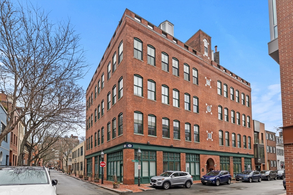 6 Edgerly Pl, Back Bay
