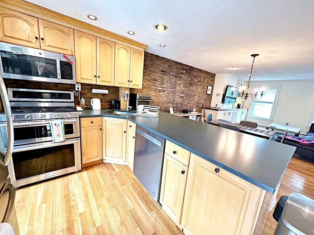 187 Everett St, East Boston