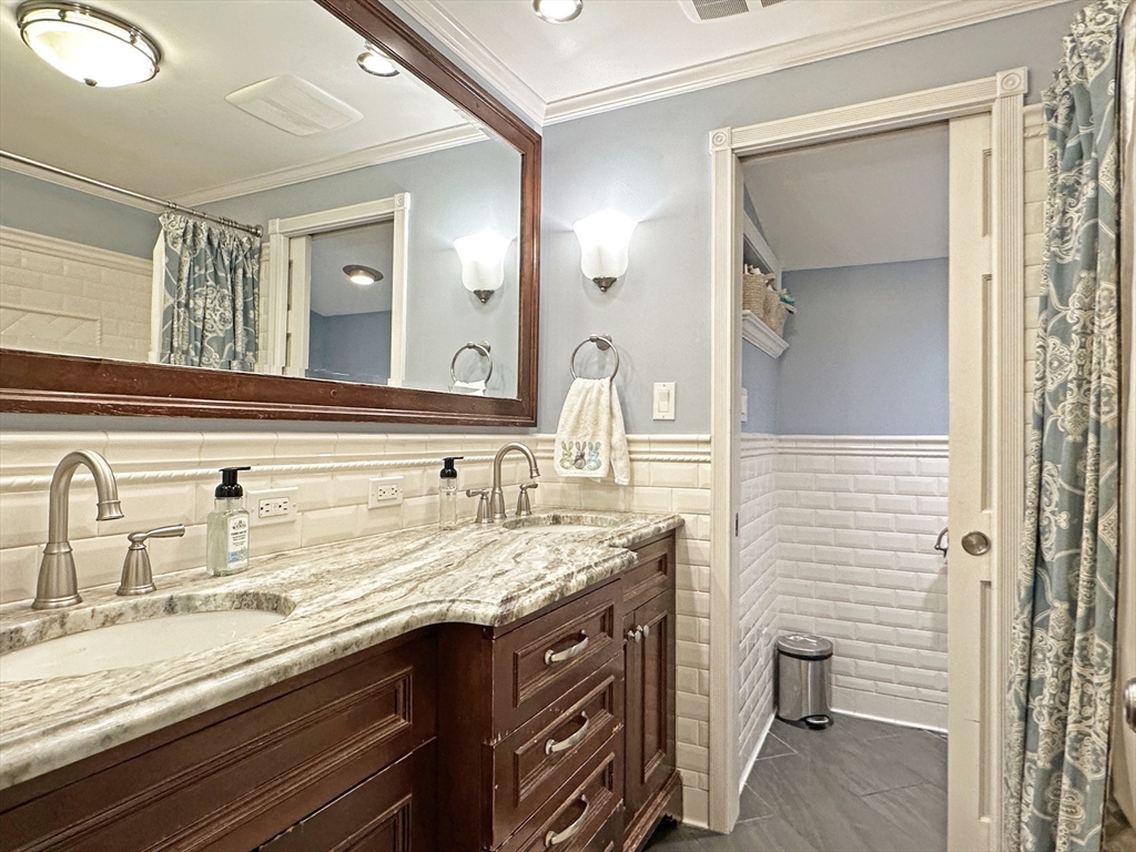 9 Lantern Rd, Belmont