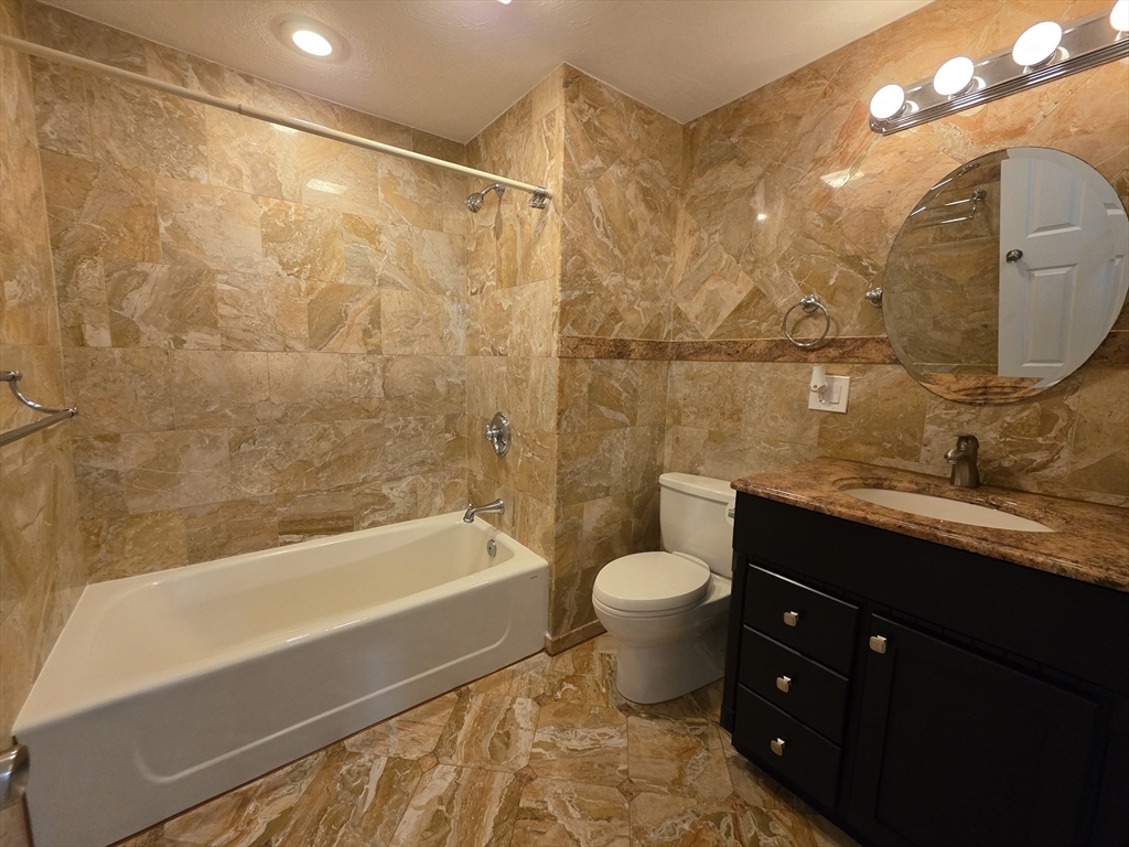 4 Hickey Dr, Framingham