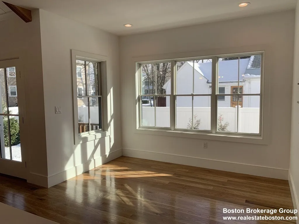 7 Sharon Ave, Auburndale