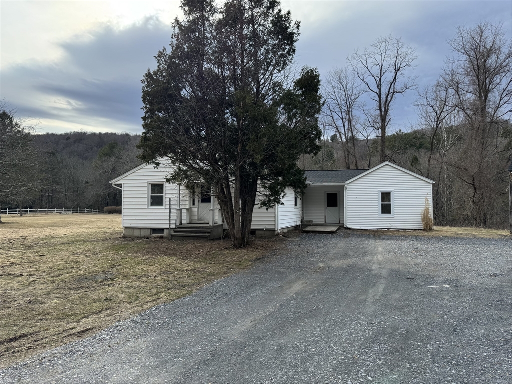 16 Knightville Dam Rd, Huntington