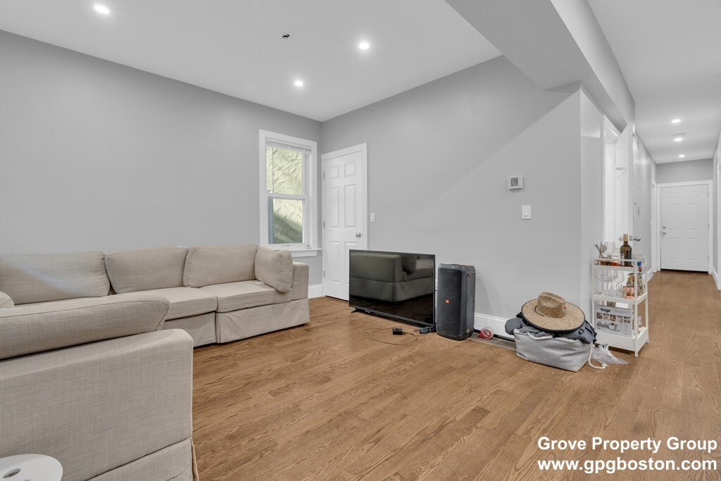 68 Harvest St, Dorchester