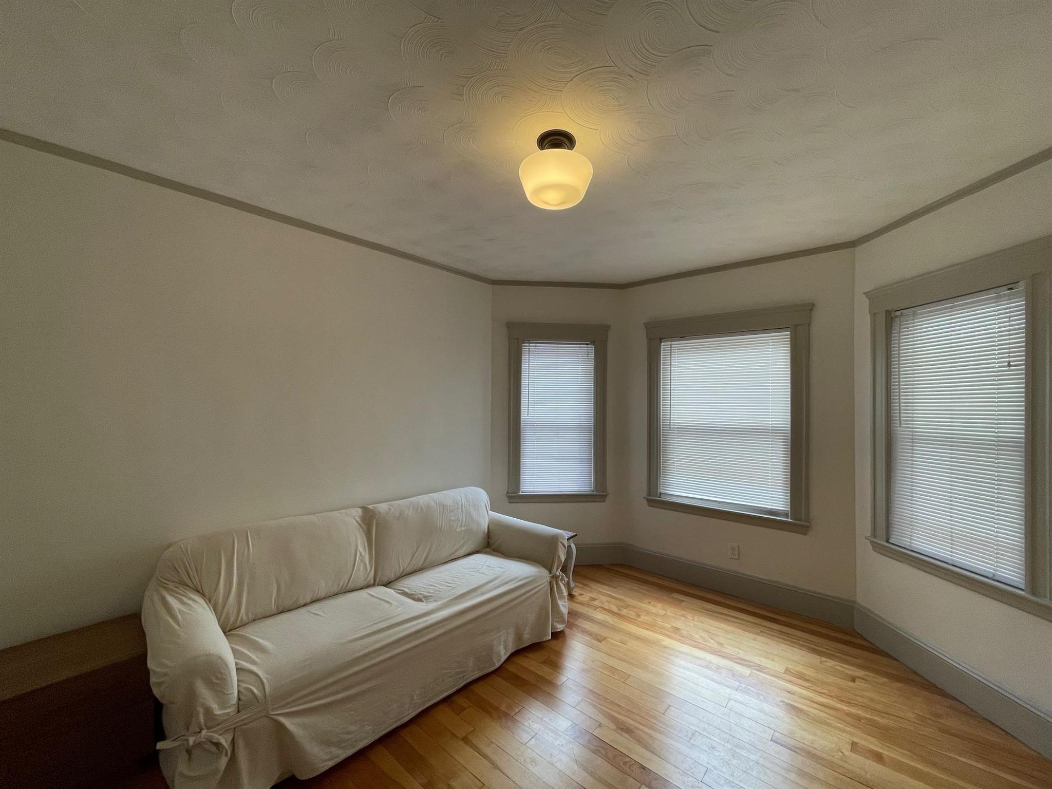 11 Benton Rd, South Medford