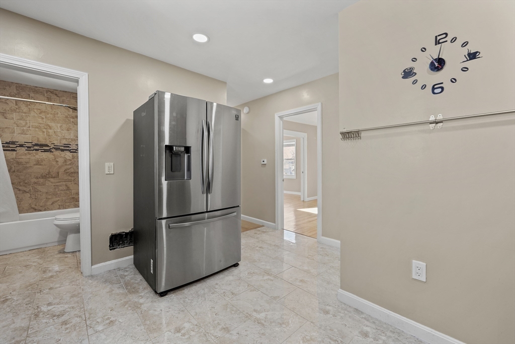 4 Champlain Rd, Salem