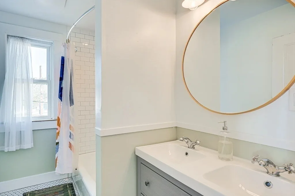 44 Cottage St, Watertown