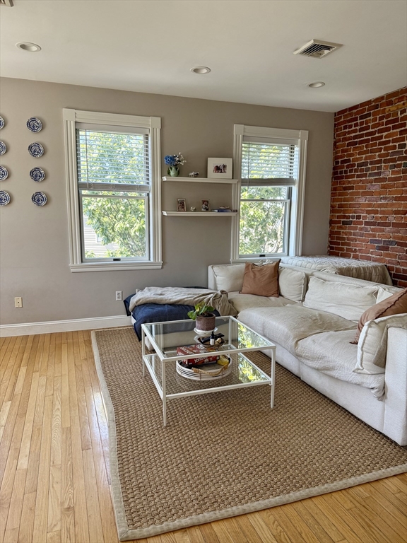 255 Main St, Charlestown