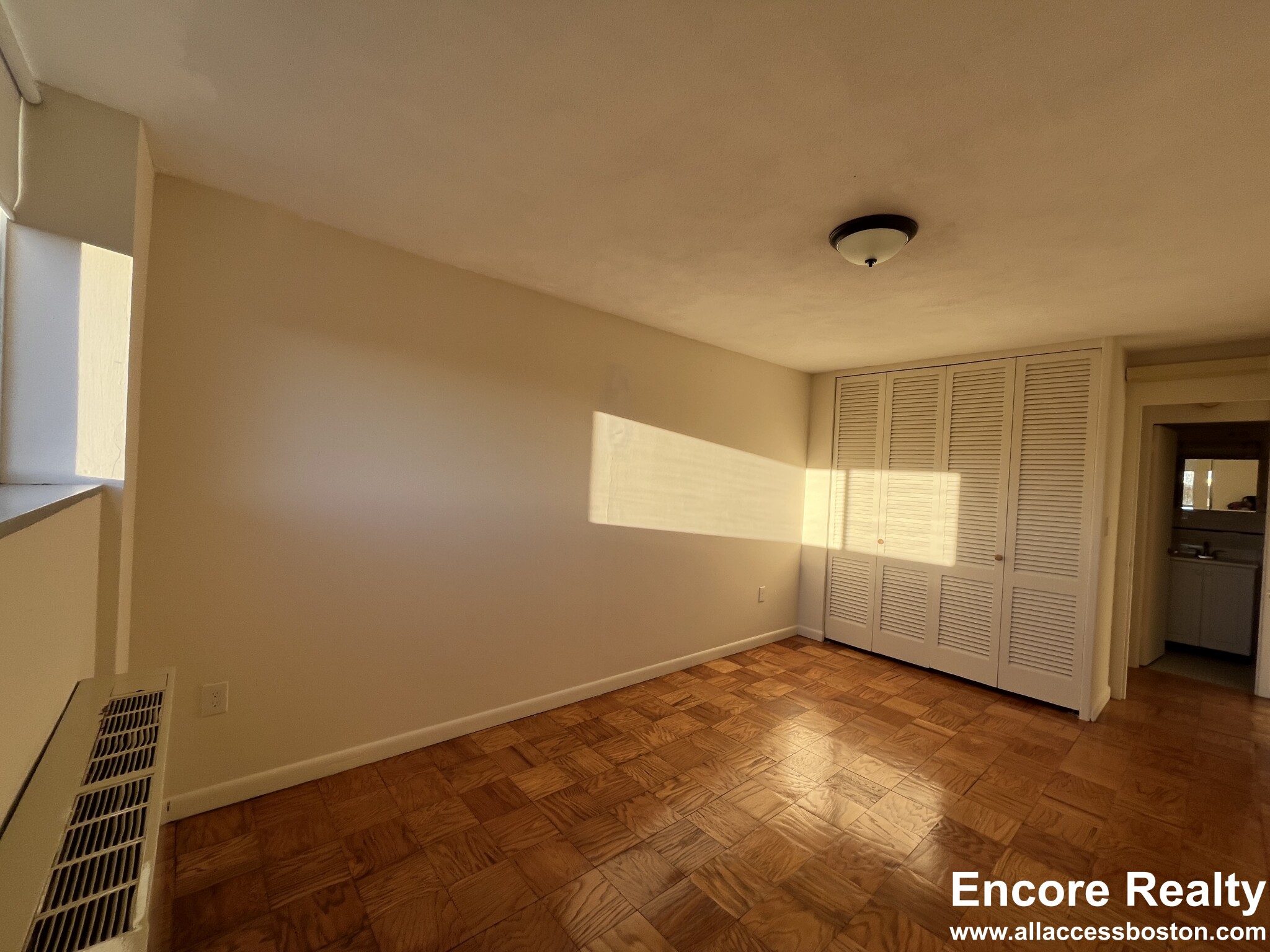 101 Monmouth St, Longwood