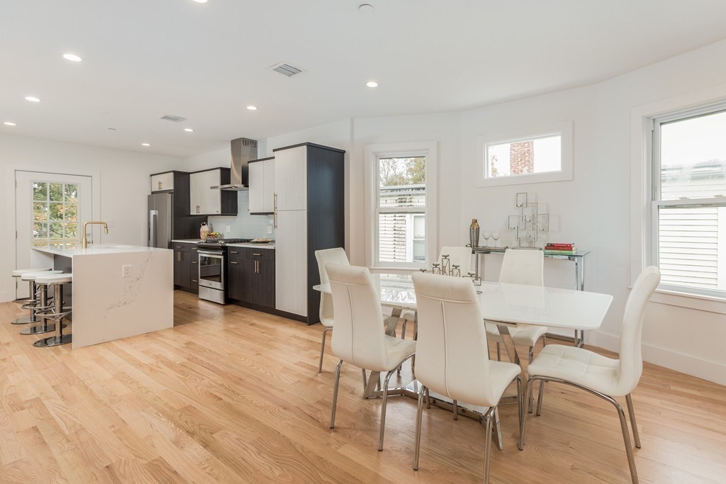 112 King, Dorchester