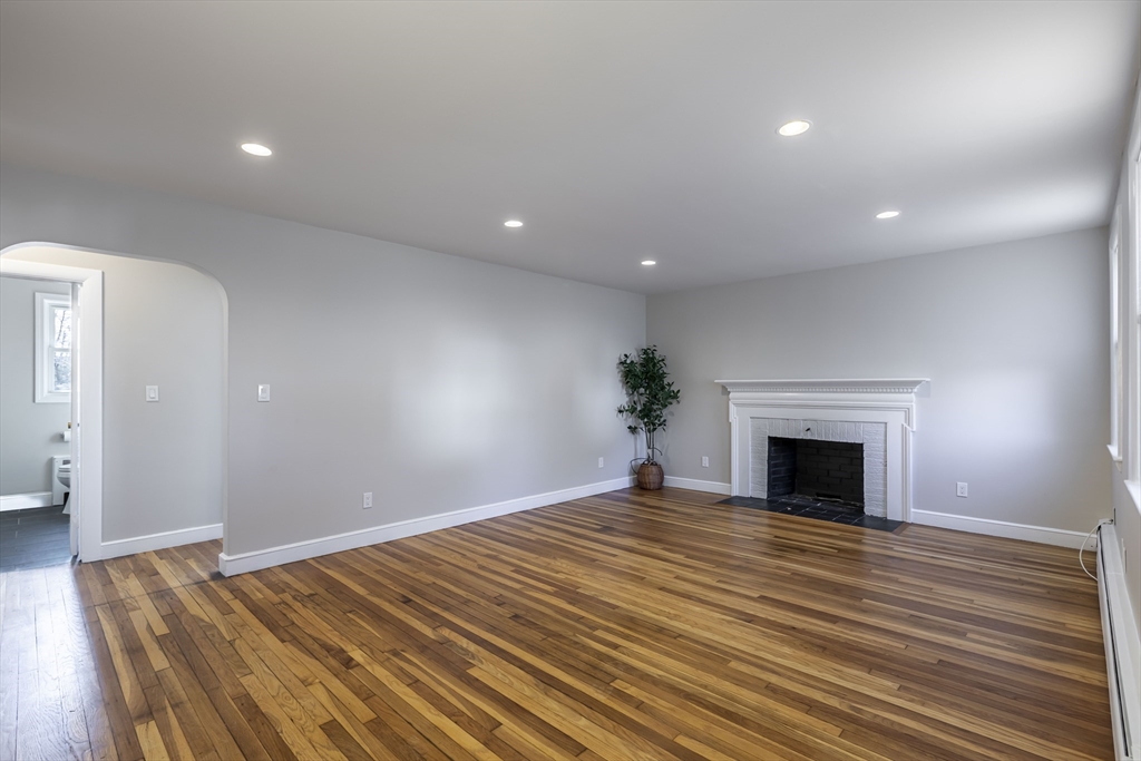 270 Cross St, Winchester